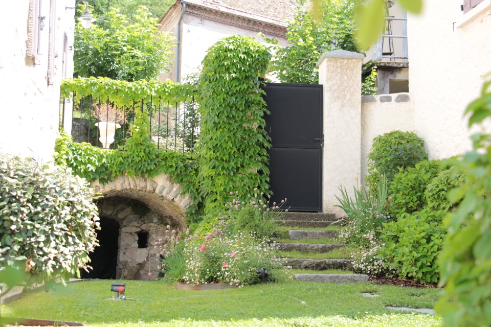 Aménagement d'un jardin de montagne romantique dans les Hautes Alpes