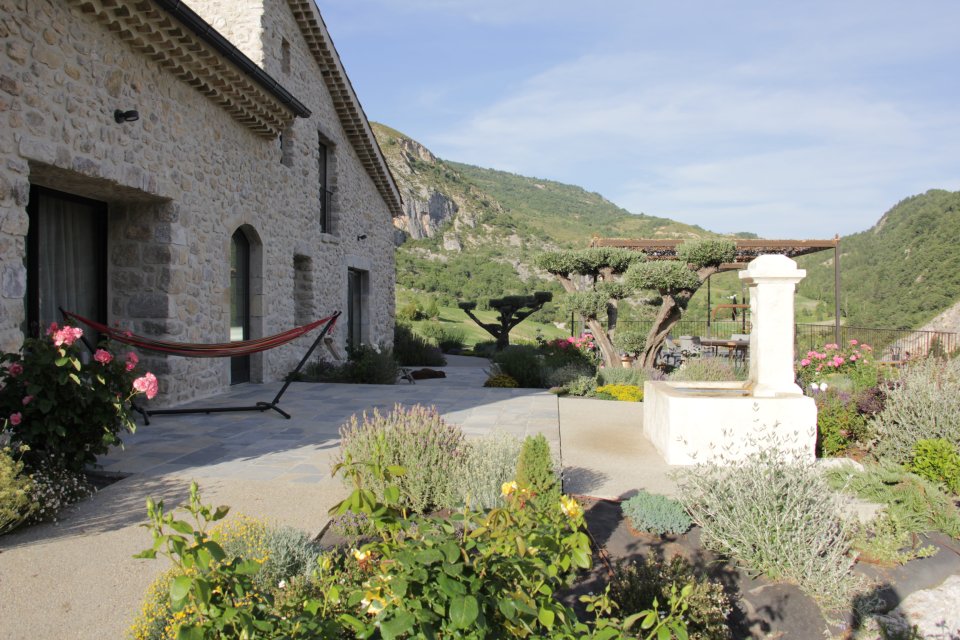 Jardin naturel de gite en haute provence, près de Sisteron et Gap