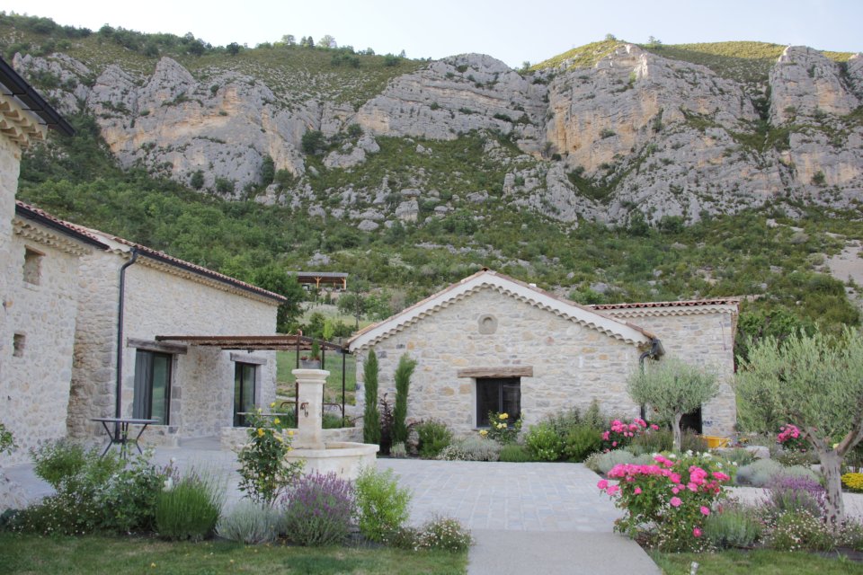 Jardin naturel de gite en haute provence, près de Sisteron